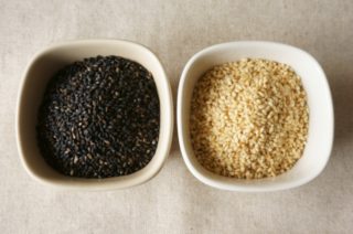 おへそのごまが白い！？黒いごまとの違いは？臭いのは何で？