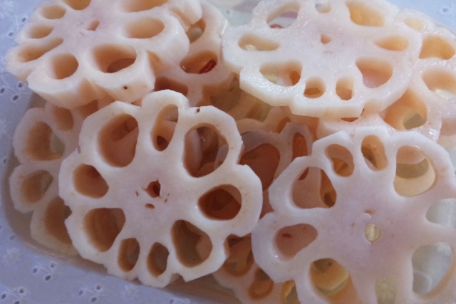 レンコンの穴の意味 数は決まっている 変色しても食べられる 汚れを落とす方法